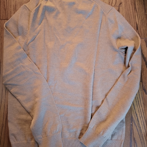 Banana Republic Merino Wool V-Neck Sweater - Picture 3 of 3